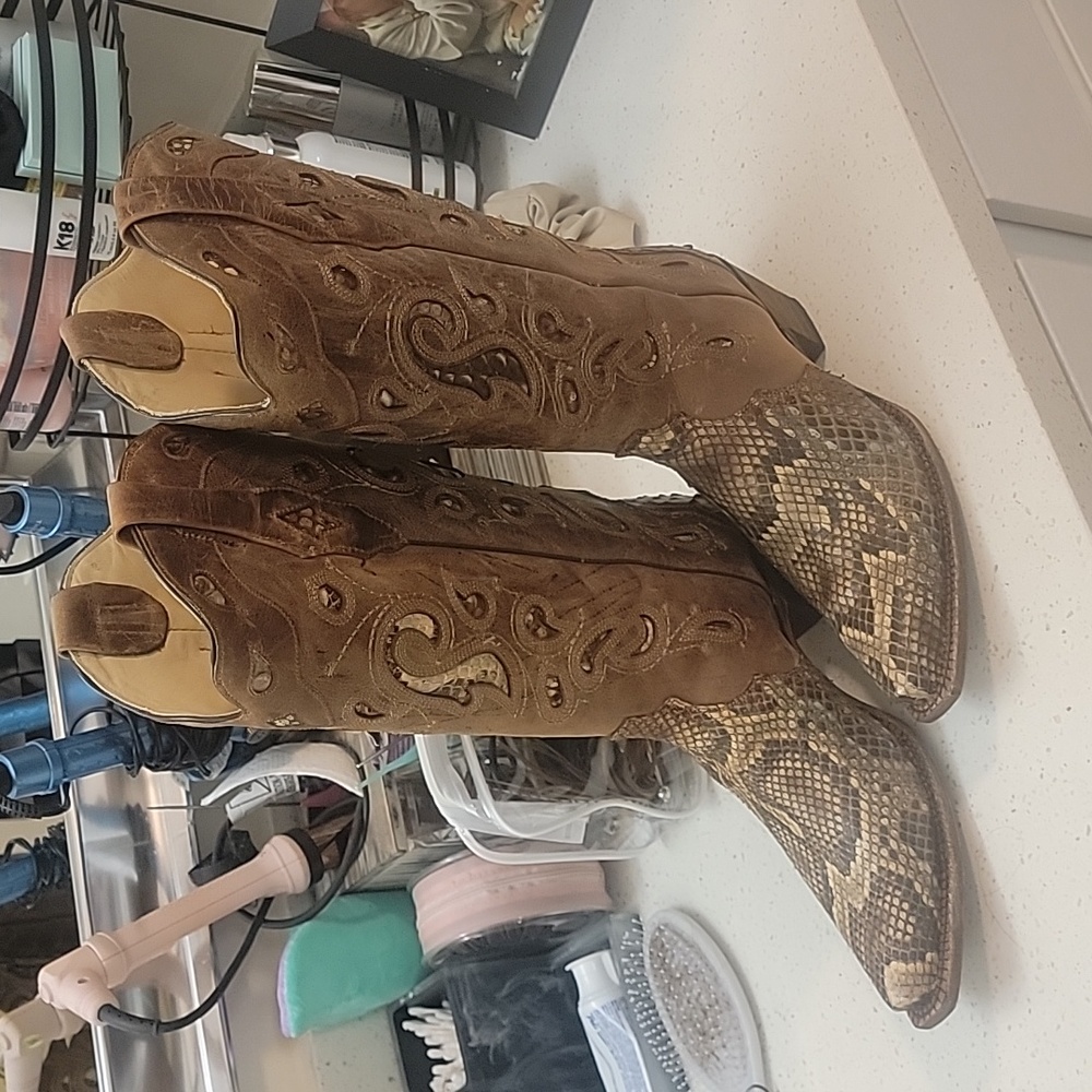 Corral boots